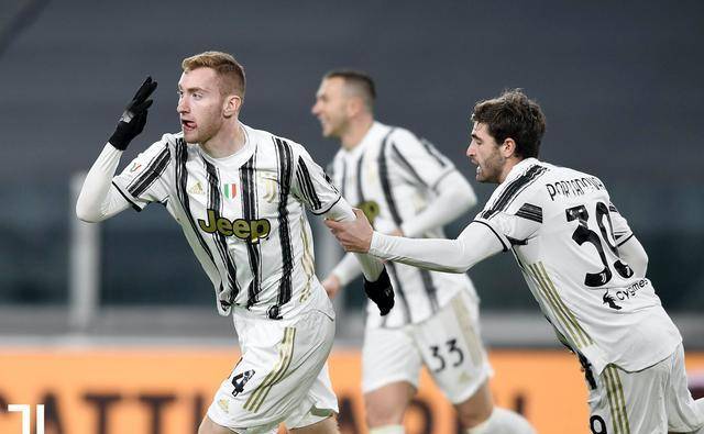  弗赖堡顽强逼平劲旅收获宝贵保级一分