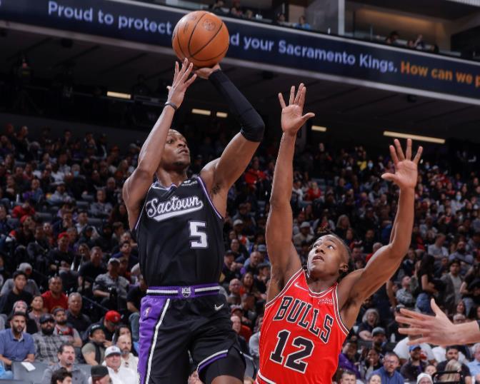  福克斯致命抢断国王爆冷掀翻卫冕冠军掘金