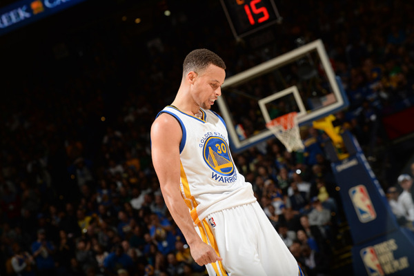 库里单节爆砍21分勇士大胜鹈鹕登榜首  库里单节爆砍21分勇士大胜鹈鹕登榜首